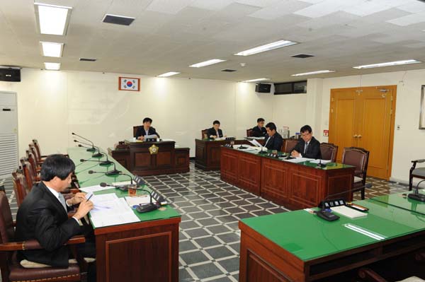 '187회 임시회 행정자치위원회' 게시글의 사진(1) 'DSC_5786.jpg'